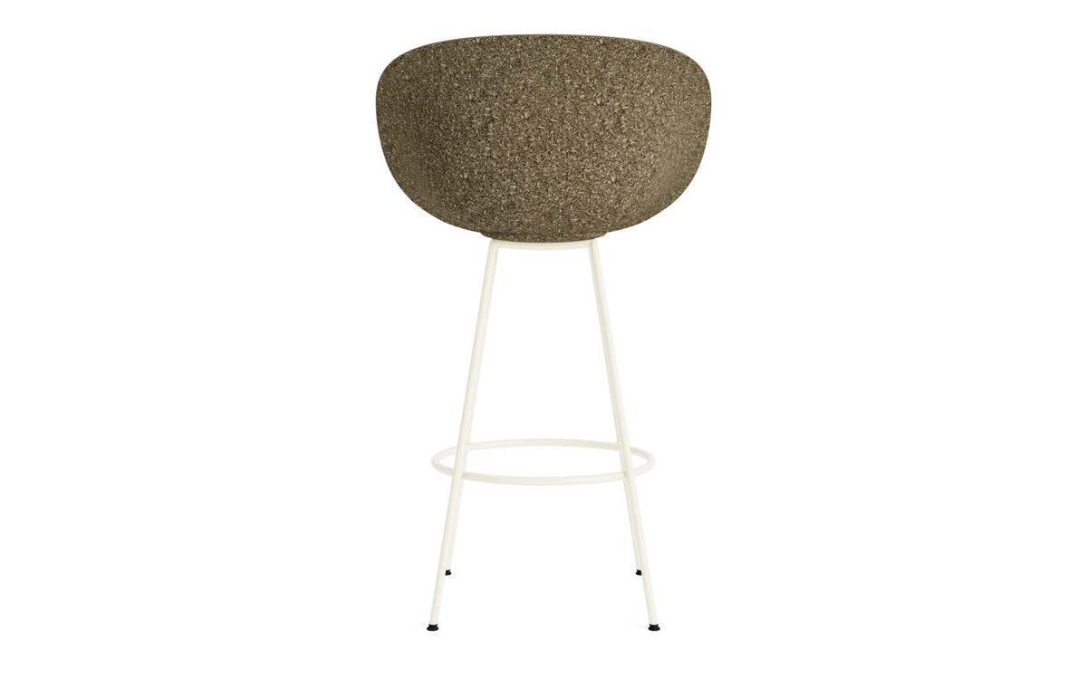 Mat Barstuhl mit Armlehne 75 cm Frontpolster Seegras creme Stahl in Remix 133 präsentiert im Onlineshop von KAQTU Design AG. Barstuhl ist von Normann Copenhagen