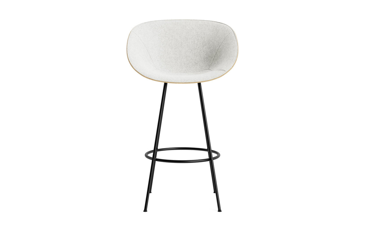 Mat Barstuhl mit Armlehne 75 cm Frontpolster Hanffasern schwarzes Stahl in Hallingdal 110 präsentiert im Onlineshop von KAQTU Design AG. Barstuhl ist von Normann Copenhagen
