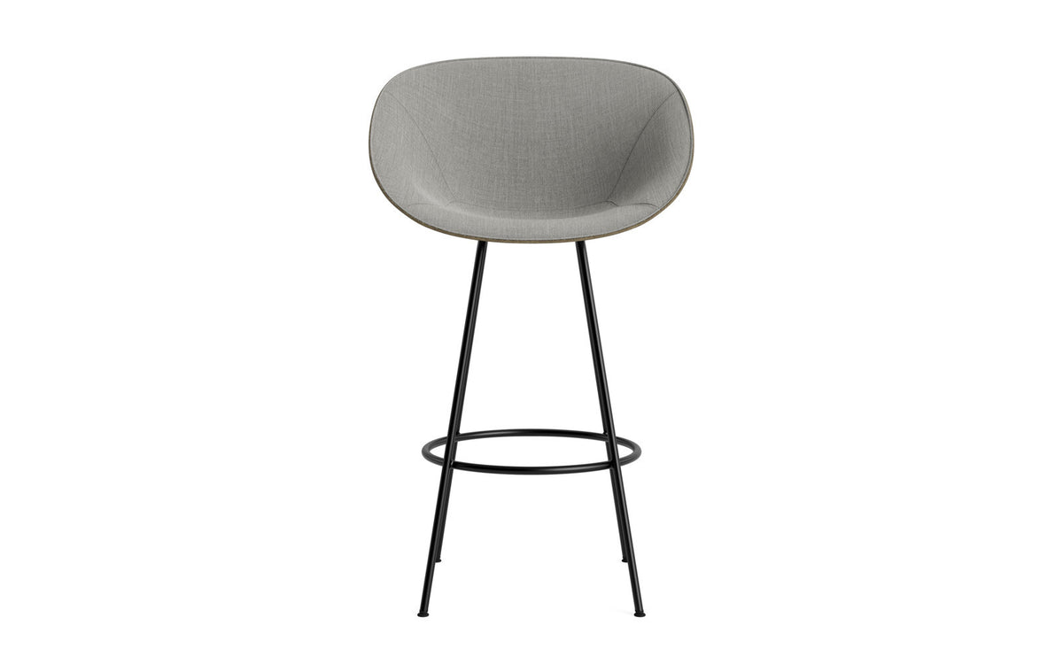 Mat Barstuhl mit Armlehne 75 cm Frontpolster Seegras schwartz Stahl in Remix 133 präsentiert im Onlineshop von KAQTU Design AG. Barstuhl ist von Normann Copenhagen