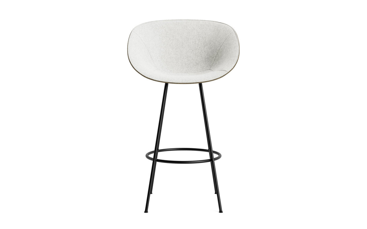 Mat Barstuhl mit Armlehne 75 cm Frontpolster Seegras schwartz Stahl in Hallingdal 110 präsentiert im Onlineshop von KAQTU Design AG. Barstuhl ist von Normann Copenhagen