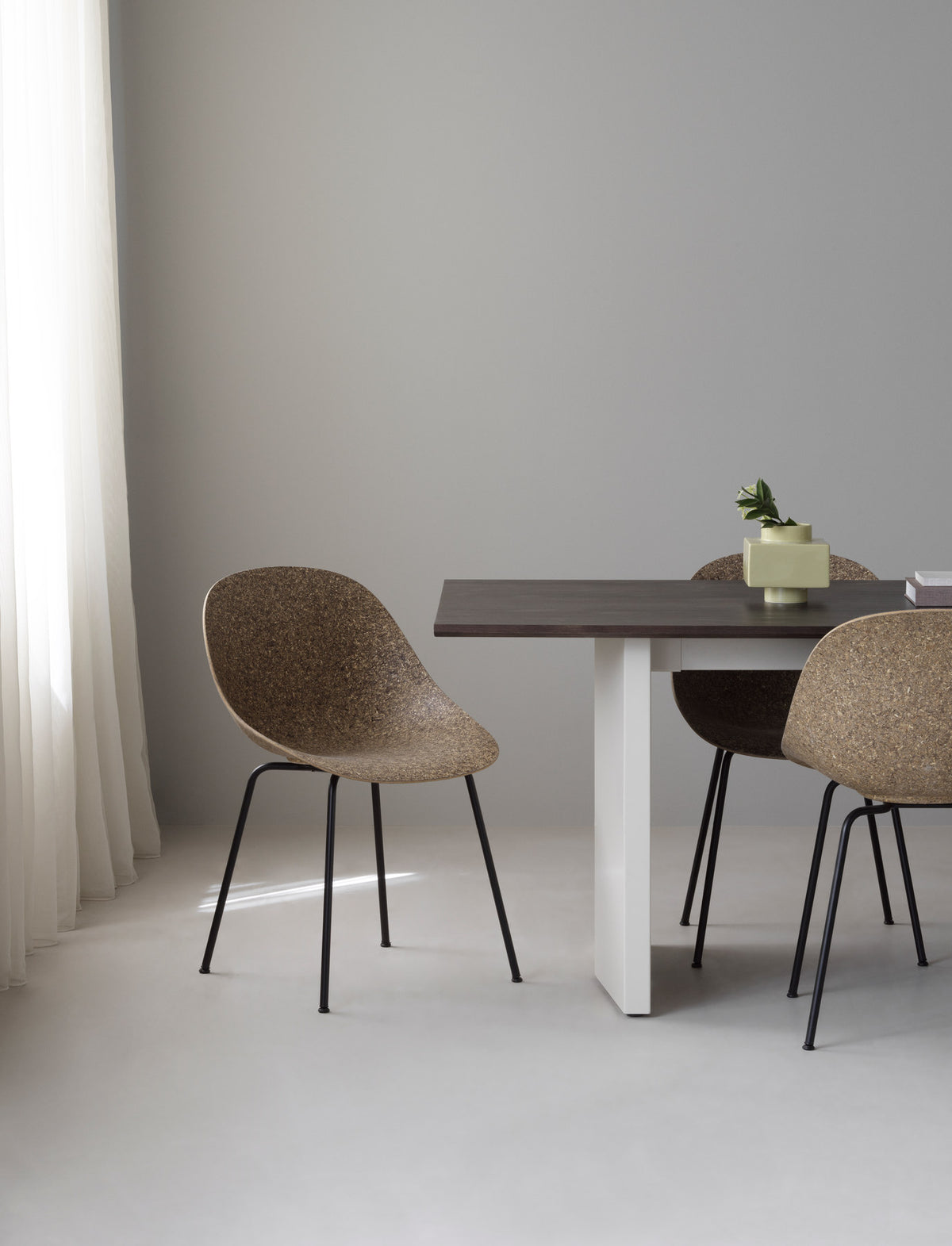 Mat Stuhl vollpolster Creme stahl in Remix 133 präsentiert im Onlineshop von KAQTU Design AG. Stuhl ist von Normann Copenhagen