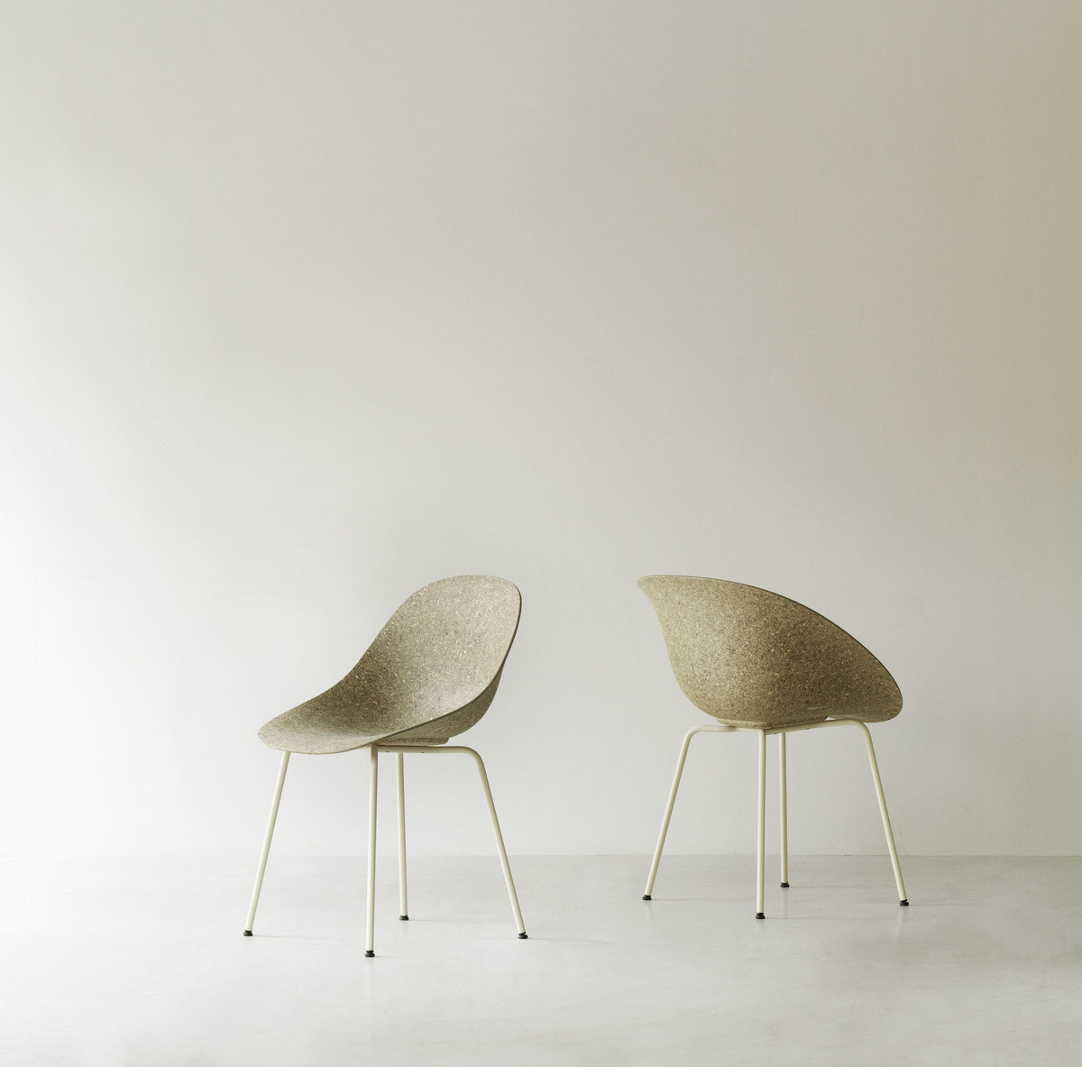 Mat Stuhl vollpolster Schwartz stahl in Hallingdal 110 präsentiert im Onlineshop von KAQTU Design AG. Stuhl ist von Normann Copenhagen