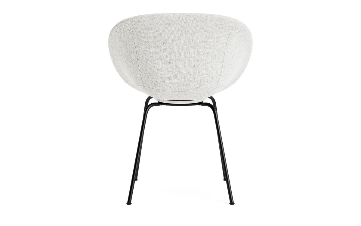 Mat Lehnstuhl vollpolster schwartz stahl in Hallingdal 110 präsentiert im Onlineshop von KAQTU Design AG. Stuhl mit Armlehne ist von Normann Copenhagen