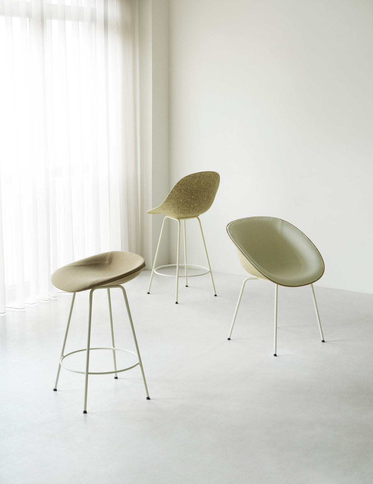 Mat Barstuhl 65 cm vollpolster creme Stahl in Ultra 41599 präsentiert im Onlineshop von KAQTU Design AG. Barstuhl ist von Normann Copenhagen