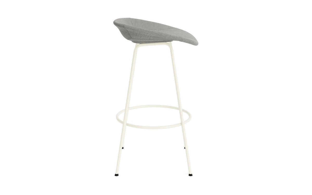 Mat Barstuhl 75 cm vollpolster creme Stahl in Remix 133 präsentiert im Onlineshop von KAQTU Design AG. Barstuhl ist von Normann Copenhagen