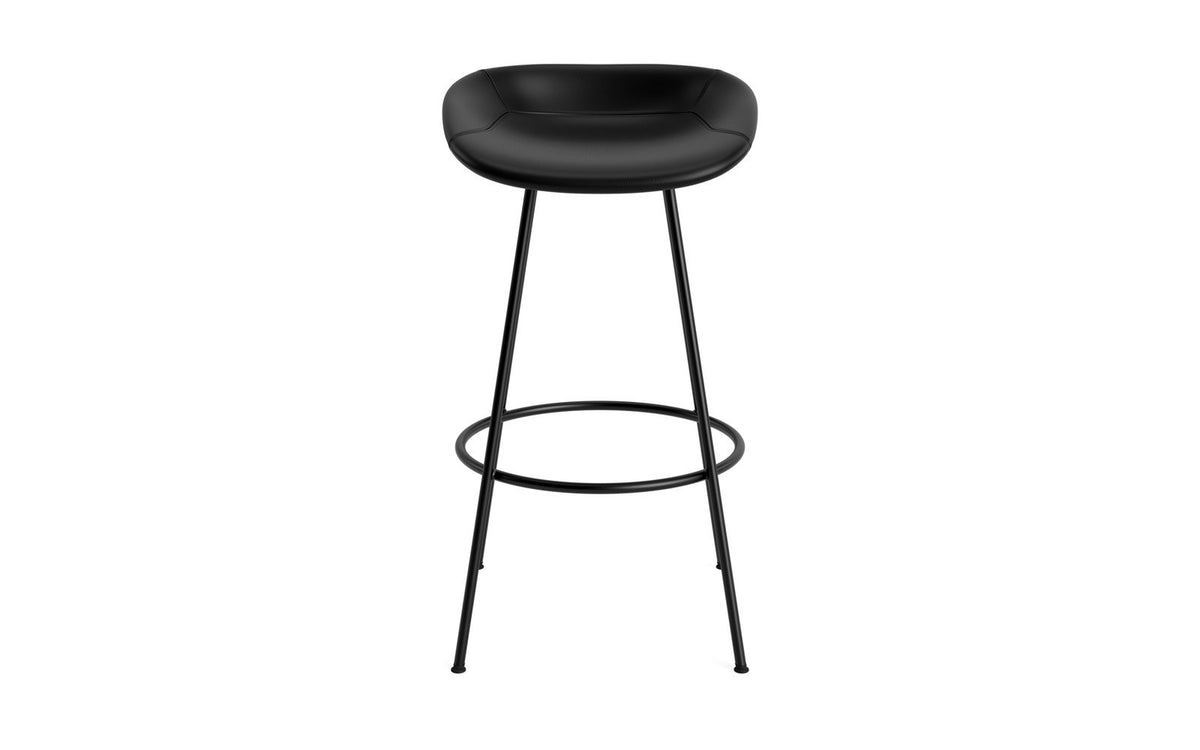 Mat Barstuhl 75 cm vollpolster schwarzes Stahl in Ultra 41599 präsentiert im Onlineshop von KAQTU Design AG. Barstuhl ist von Normann Copenhagen