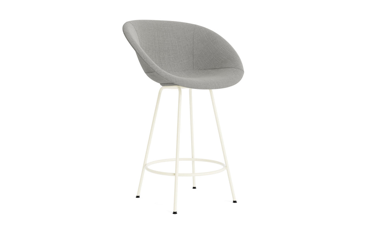 Mat Barstuhl mit Armlehne 65 cm vollpolster creme Stahl in Remix 133 präsentiert im Onlineshop von KAQTU Design AG. Barstuhl ist von Normann Copenhagen