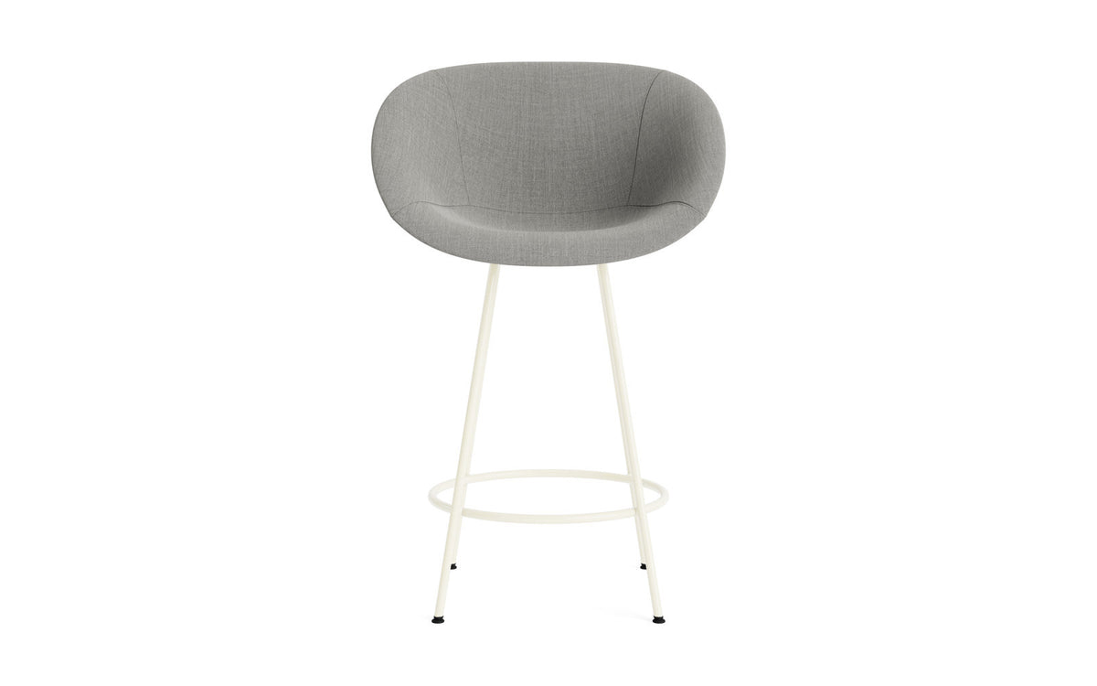 Mat Barstuhl mit Armlehne 65 cm vollpolster creme Stahl in Remix 133 präsentiert im Onlineshop von KAQTU Design AG. Barstuhl ist von Normann Copenhagen