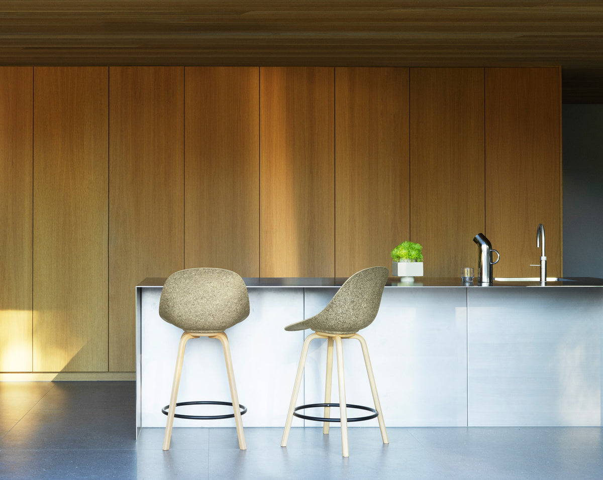 Mat Barstuhl 65 cm Frontpolster Hanffasern Buchenholz/schwarz in Ultra 41599 präsentiert im Onlineshop von KAQTU Design AG. Barstuhl ist von Normann Copenhagen
