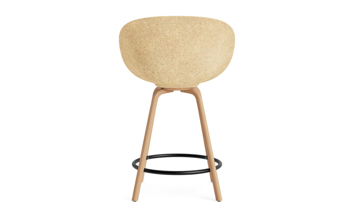 Mat Barstuhl mit Armlehne 65 cm Frontpolster Hanffasern Buchenholz/schwarz in Hallingdal 110 präsentiert im Onlineshop von KAQTU Design AG. Barstuhl ist von Normann Copenhagen