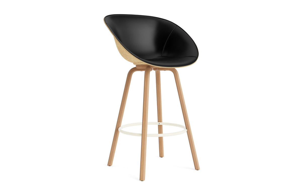 Mat Barstuhl mit Armlehne 75 cm Frontpolster Hanffasern Buchenholz/creme in Ultra 41599 präsentiert im Onlineshop von KAQTU Design AG. Barstuhl ist von Normann Copenhagen