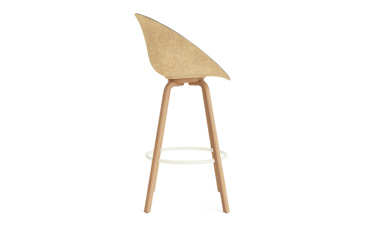 Mat Barstuhl mit Armlehne 75 cm Frontpolster Hanffasern Buchenholz/creme in Ultra 41599 präsentiert im Onlineshop von KAQTU Design AG. Barstuhl ist von Normann Copenhagen