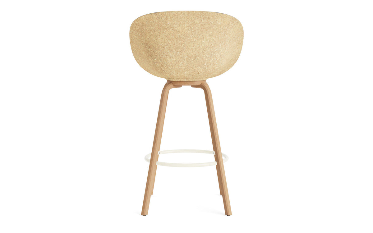 Mat Barstuhl mit Armlehne 75 cm Frontpolster Hanffasern Buchenholz/creme in Ultra 41599 präsentiert im Onlineshop von KAQTU Design AG. Barstuhl ist von Normann Copenhagen