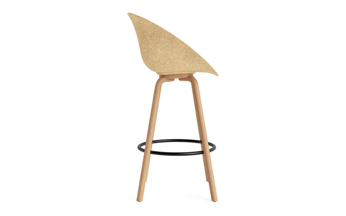 Mat Barstuhl mit Armlehne 75 cm Frontpolster Hanffasern Buchenholz/schwarz in Hallingdal 110 präsentiert im Onlineshop von KAQTU Design AG. Barstuhl ist von Normann Copenhagen