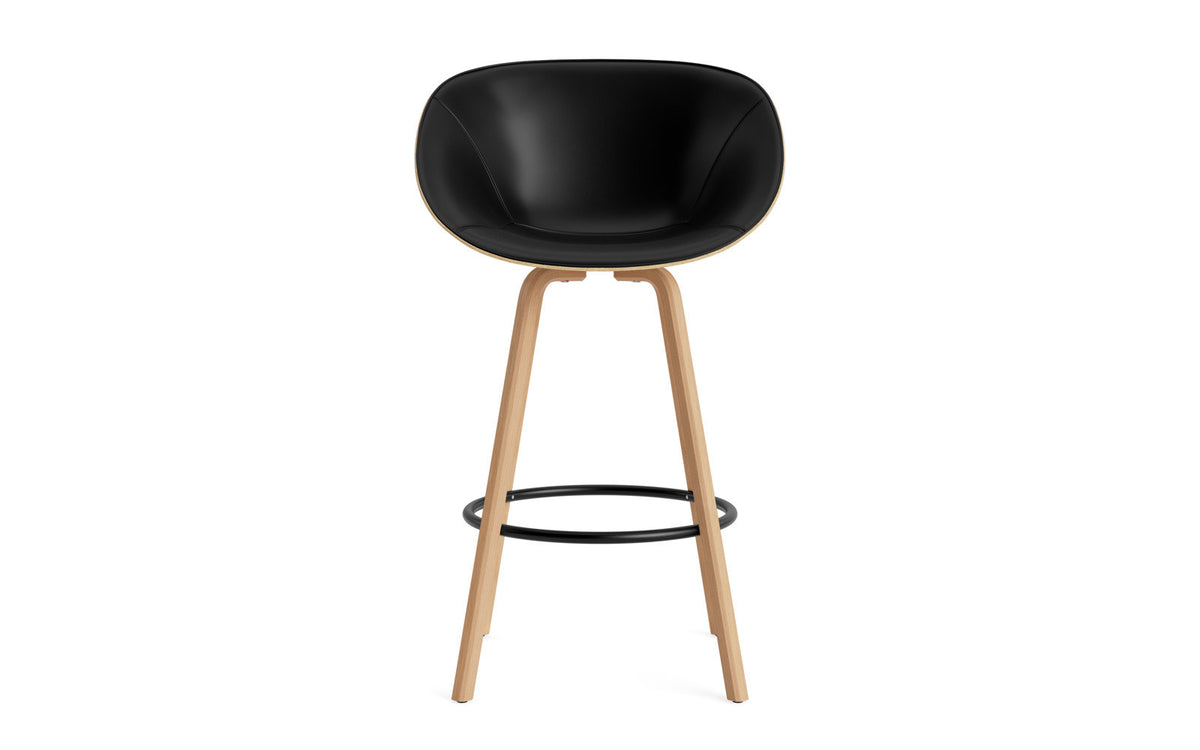 Mat Barstuhl mit Armlehne 75 cm Frontpolster Hanffasern Buchenholz/schwarz in Ultra 41599 präsentiert im Onlineshop von KAQTU Design AG. Barstuhl ist von Normann Copenhagen
