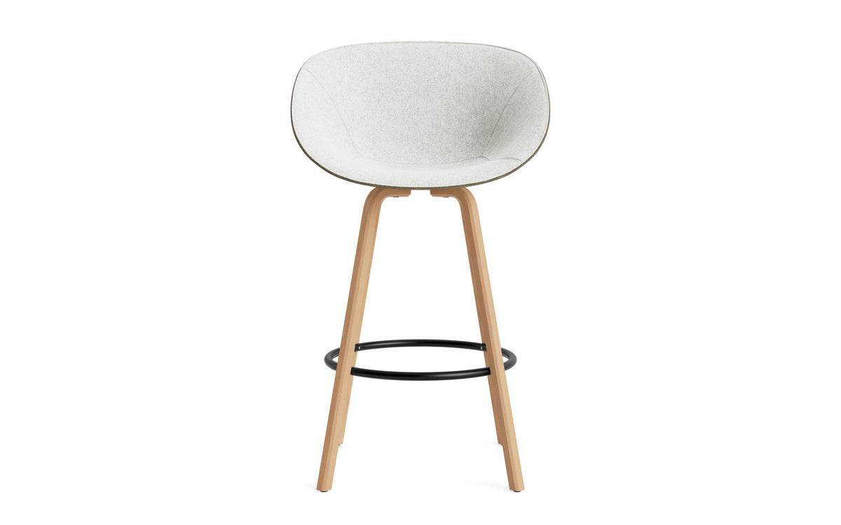 Mat Barstuhl mit Armlehne 75 cm Frontpolster Seegras Buchenholz/schwarz in Hallingdal 110 präsentiert im Onlineshop von KAQTU Design AG. Barstuhl ist von Normann Copenhagen