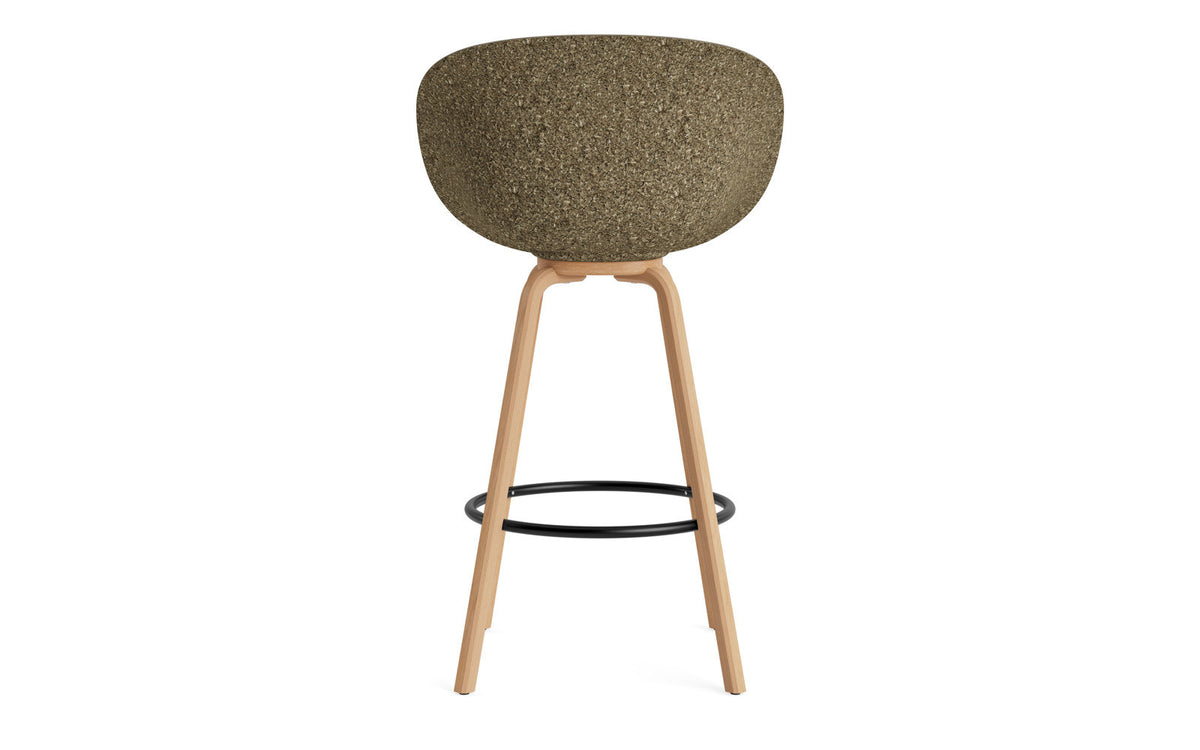 Mat Barstuhl mit Armlehne 75 cm Frontpolster Seegras Buchenholz/schwarz in Hallingdal 110 präsentiert im Onlineshop von KAQTU Design AG. Barstuhl ist von Normann Copenhagen