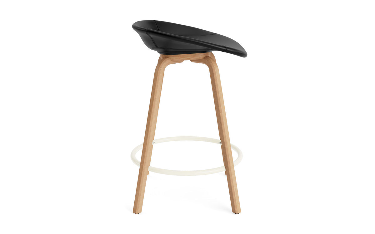 Mat Barstuhl 65 cm vollpolster Buchenholz/creme in Ultra 41599 präsentiert im Onlineshop von KAQTU Design AG. Barstuhl ist von Normann Copenhagen