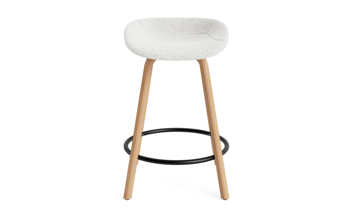Mat Barstuhl 65 cm vollpolster Buchenholz/schwarz in Hallingdal 110 präsentiert im Onlineshop von KAQTU Design AG. Barstuhl ist von Normann Copenhagen