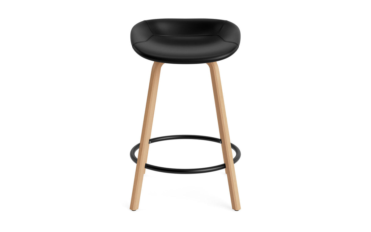 Mat Barstuhl 65 cm vollpolster Buchenholz/schwarz in Ultra 41599 präsentiert im Onlineshop von KAQTU Design AG. Barstuhl ist von Normann Copenhagen