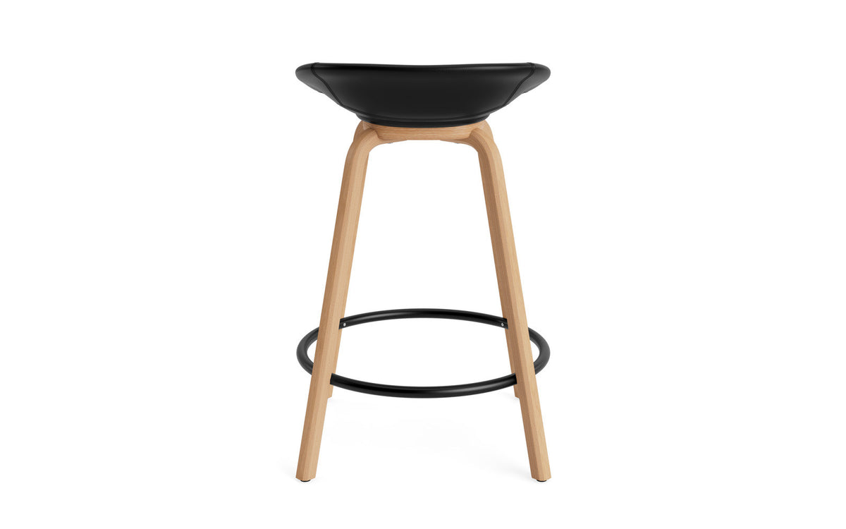 Mat Barstuhl 65 cm vollpolster Buchenholz/schwarz in Ultra 41599 präsentiert im Onlineshop von KAQTU Design AG. Barstuhl ist von Normann Copenhagen