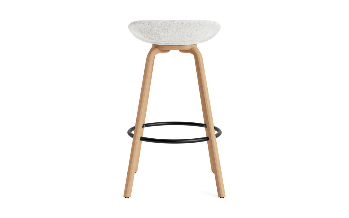 Mat Barstuhl 75 cm vollpolster Buchenholz/schwarz in Hallingdal 110 präsentiert im Onlineshop von KAQTU Design AG. Barstuhl ist von Normann Copenhagen