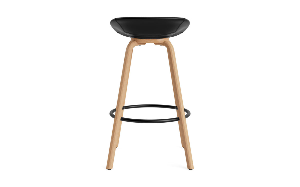 Mat Barstuhl 75 cm vollpolster Buchenholz/schwarz in Ultra 41599 präsentiert im Onlineshop von KAQTU Design AG. Barstuhl ist von Normann Copenhagen