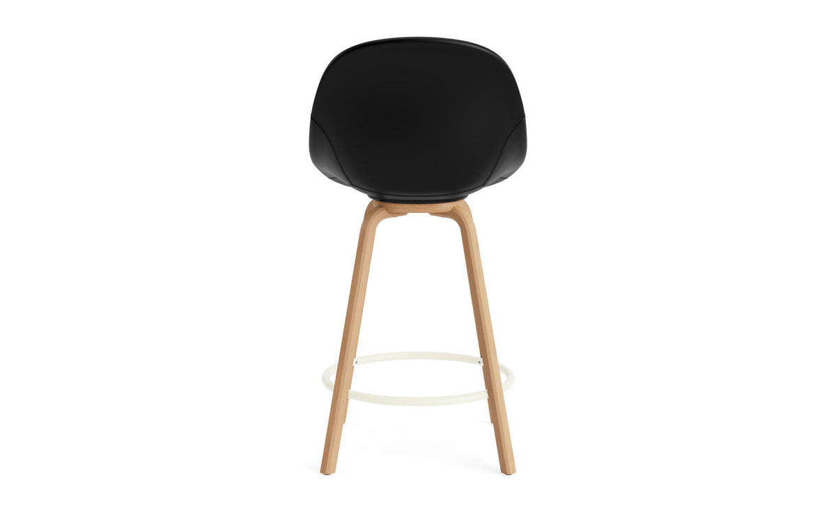 Mat Barstuhl 65 cm vollpolster Buchenholz/creme in Ultra 41599 präsentiert im Onlineshop von KAQTU Design AG. Barstuhl ist von Normann Copenhagen