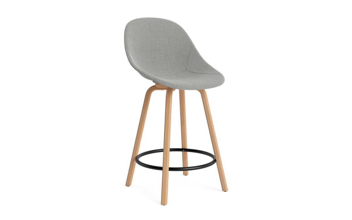 Mat Barstuhl 65 cm vollpolster Buchenholz/schwarz in Remix 133 präsentiert im Onlineshop von KAQTU Design AG. Barstuhl ist von Normann Copenhagen
