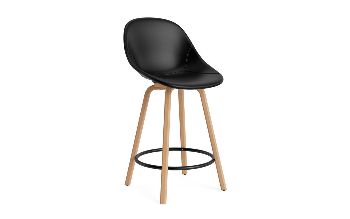 Mat Barstuhl 65 cm vollpolster Buchenholz/schwarz in Ultra 41599 präsentiert im Onlineshop von KAQTU Design AG. Barstuhl ist von Normann Copenhagen