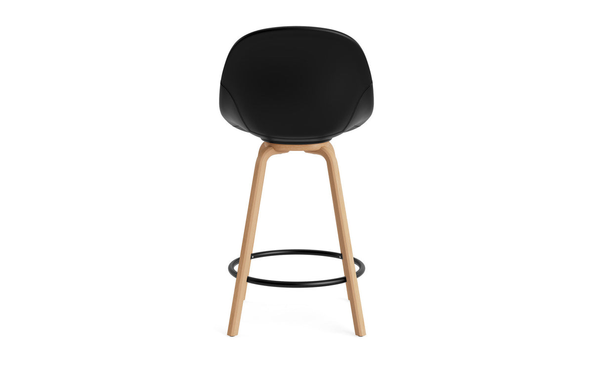 Mat Barstuhl 65 cm vollpolster Buchenholz/schwarz in Ultra 41599 präsentiert im Onlineshop von KAQTU Design AG. Barstuhl ist von Normann Copenhagen