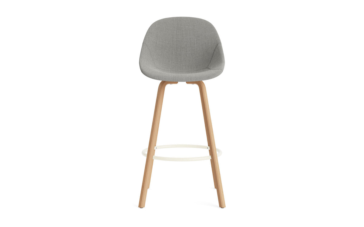 Mat Barstuhl 75 cm vollpolster Buchenholz/creme in Remix 133 präsentiert im Onlineshop von KAQTU Design AG. Barstuhl ist von Normann Copenhagen
