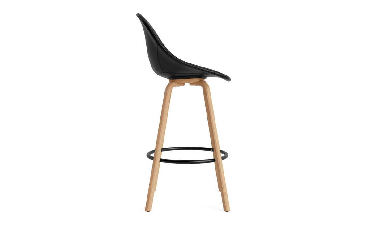 Mat Barstuhl 75 cm vollpolster Buchenholz/schwarz in Ultra 41599 präsentiert im Onlineshop von KAQTU Design AG. Barstuhl ist von Normann Copenhagen
