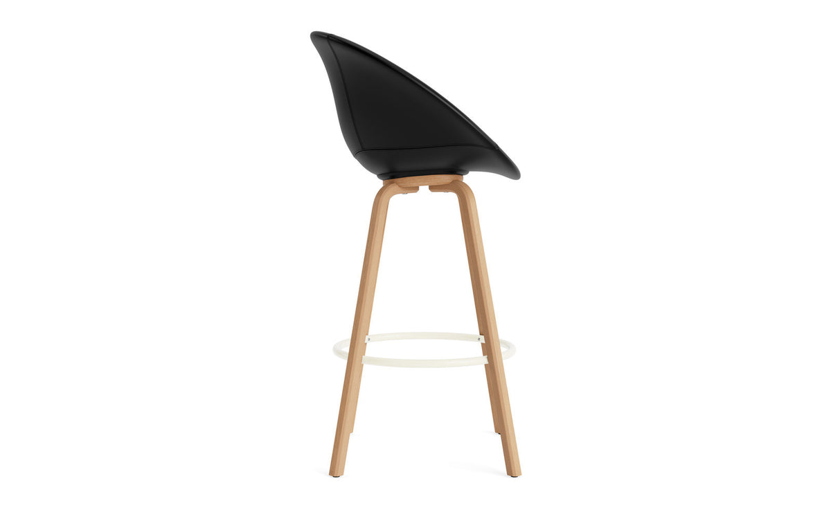 Mat Barstuhl mit Armlehne 75 cm vollpolster Buchenholz/creme in Ultra 41599 präsentiert im Onlineshop von KAQTU Design AG. Barstuhl ist von Normann Copenhagen