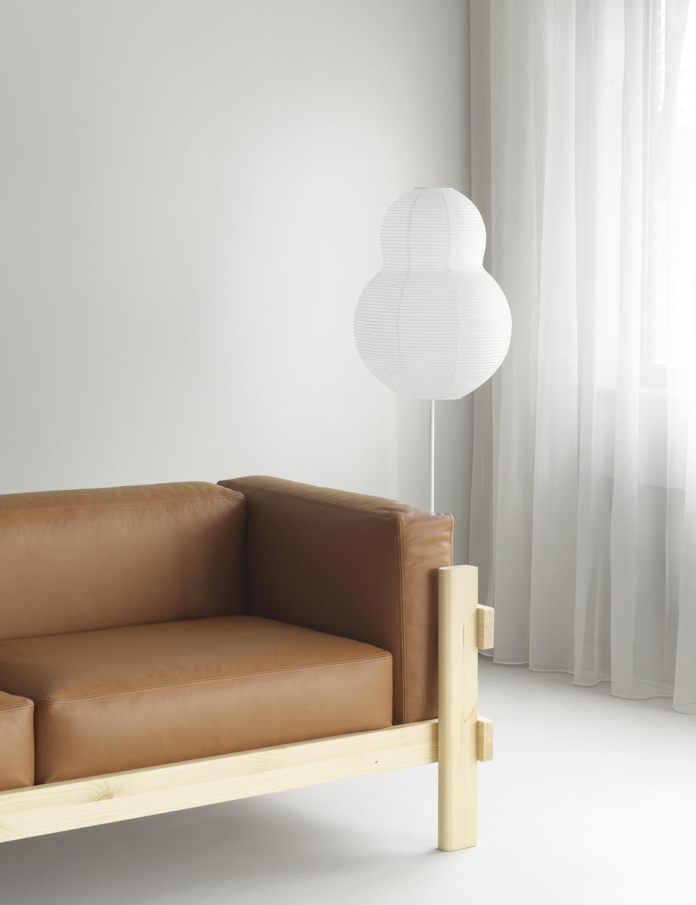 Erlebe das Kube Sofa 3-Sitzer von Normann Copenhagen: stilvolles Mid-Century-Design, nachhaltige Materialien und individuelle Polsteroptionen für dein Zuhause.