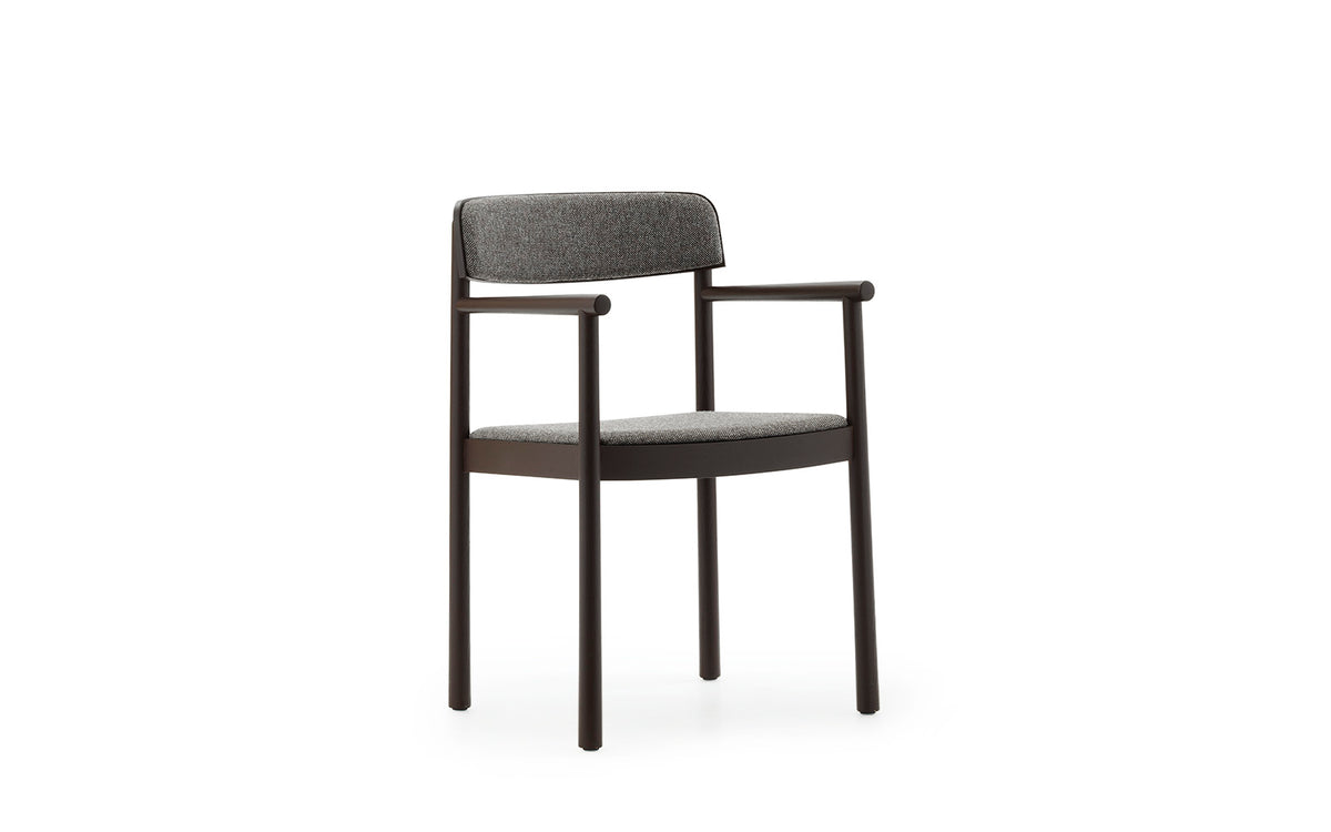 Timb Armlehnstuhl Upholstery in Brown / Hallingdal 368 präsentiert im Onlineshop von KAQTU Design AG. Stuhl ist von Normann Copenhagen