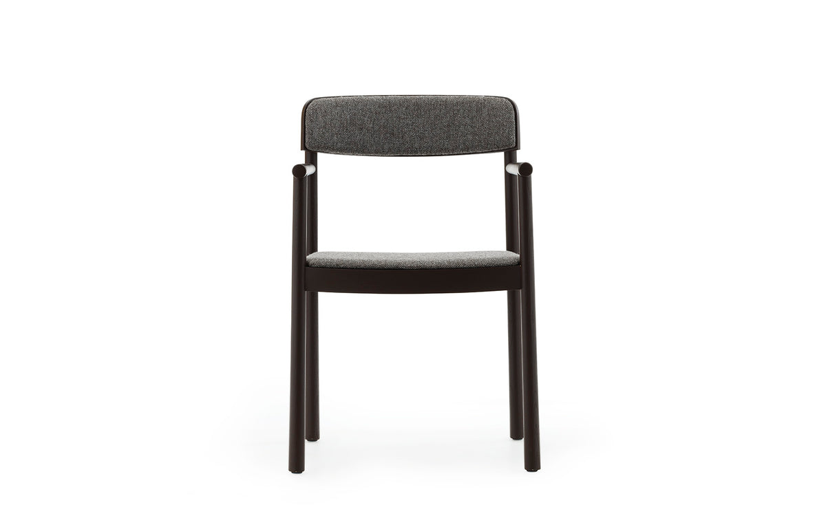 Timb Armlehnstuhl Upholstery in Brown / Hallingdal 368 präsentiert im Onlineshop von KAQTU Design AG. Stuhl ist von Normann Copenhagen