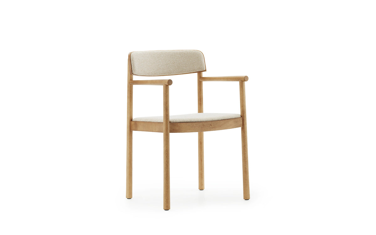 Timb Armlehnstuhl Upholstery in Tan / Hallingdal 220 präsentiert im Onlineshop von KAQTU Design AG. Stuhl ist von Normann Copenhagen