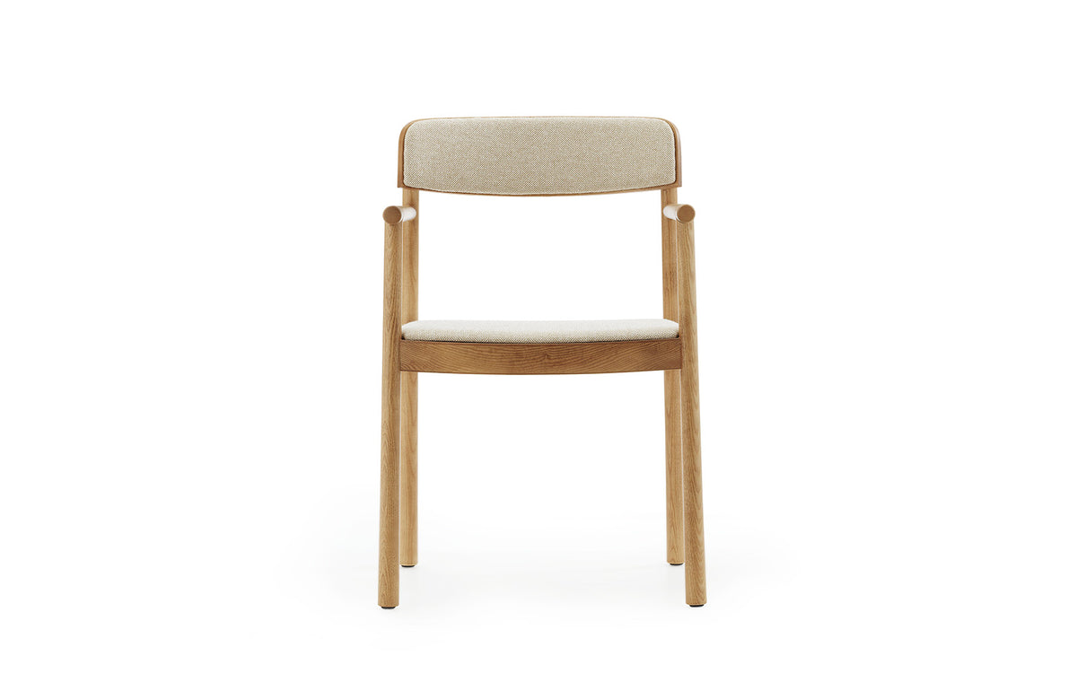 Timb Armlehnstuhl Upholstery in Tan / Hallingdal 220 präsentiert im Onlineshop von KAQTU Design AG. Stuhl ist von Normann Copenhagen