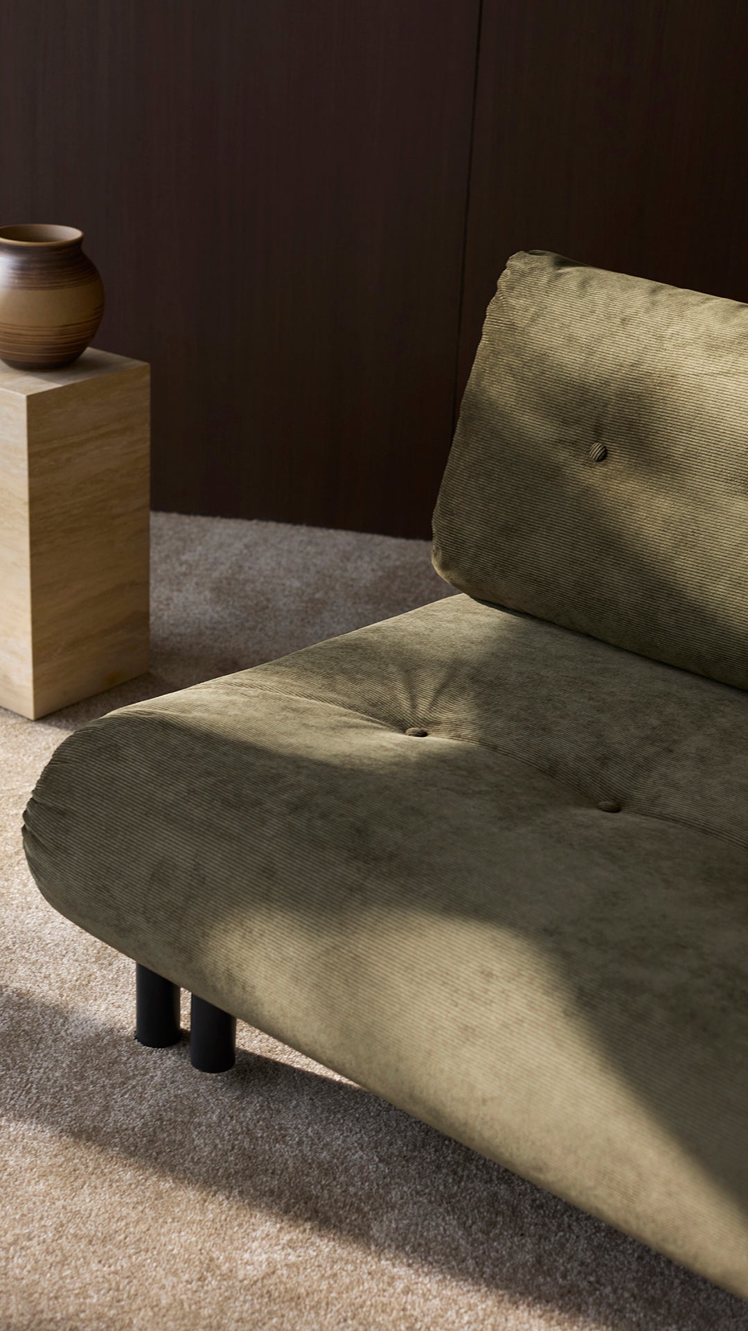 Nabli Schlafsofa in 316 Cordufine Pine Green präsentiert im Onlineshop von KAQTU Design AG. Bettsofa ist von Innovation Living