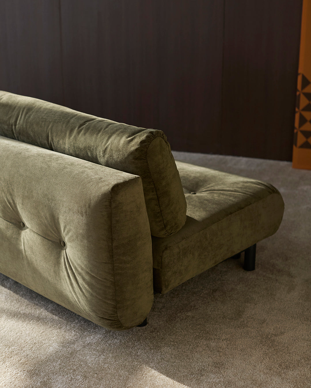 Nabli Schlafsofa in 316 Cordufine Pine Green präsentiert im Onlineshop von KAQTU Design AG. Bettsofa ist von Innovation Living