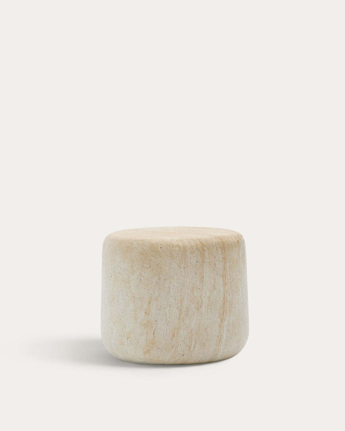Beistelltisch Drasi aus Zement mit Finish in Travertinoptik Ø 60 cm in Beige, Ecru präsentiert im Onlineshop von KAQTU Design AG. Beistelltisch Outdoor ist von Kave Home