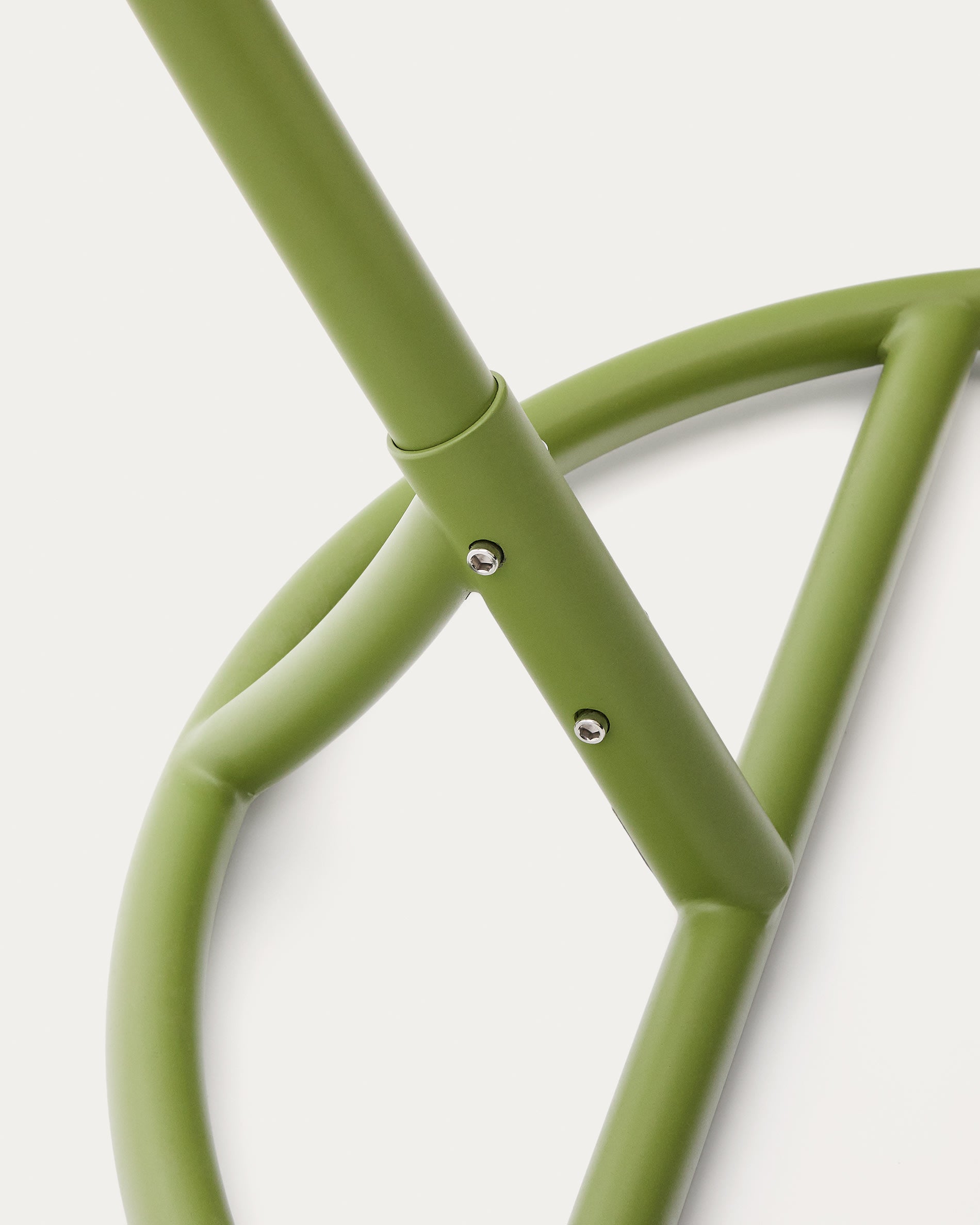 Erlebe den Hängesessel Saliga in elegantem Grün! Robuste Materialien, ergonomisches Design und vielseitige Einsatzmöglichkeiten für deinen Außenbereich.