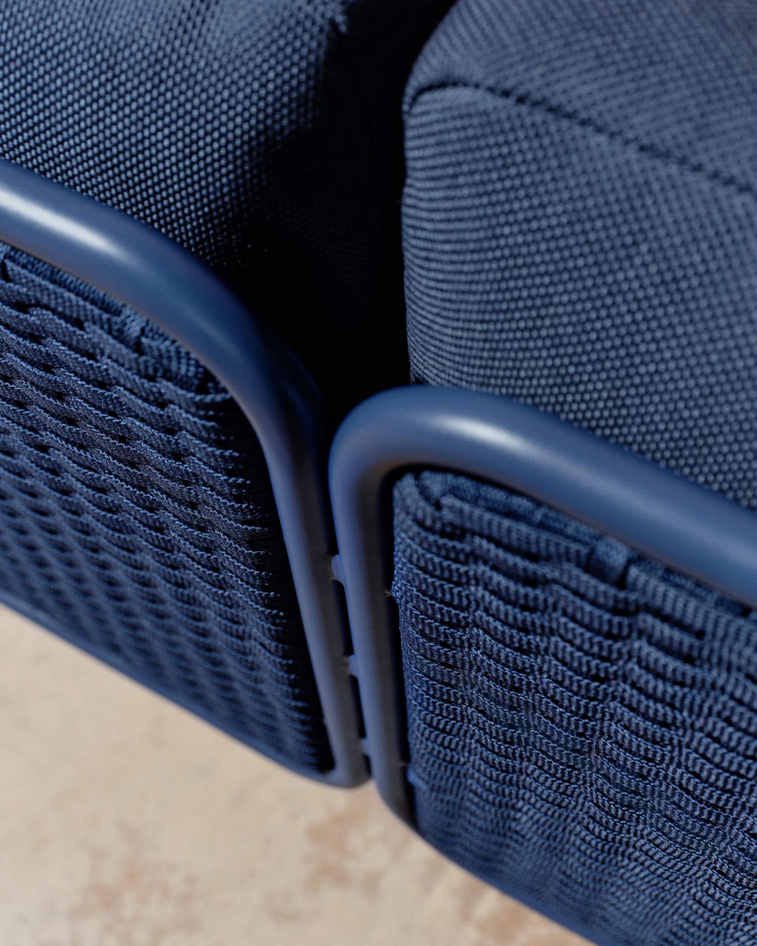 Modernes 3-Sitzer Outdoor-Sofa aus Aluminium mit blauem Seil, 210 cm, perfekt für komfortable und stilvolle Aussenbereiche.