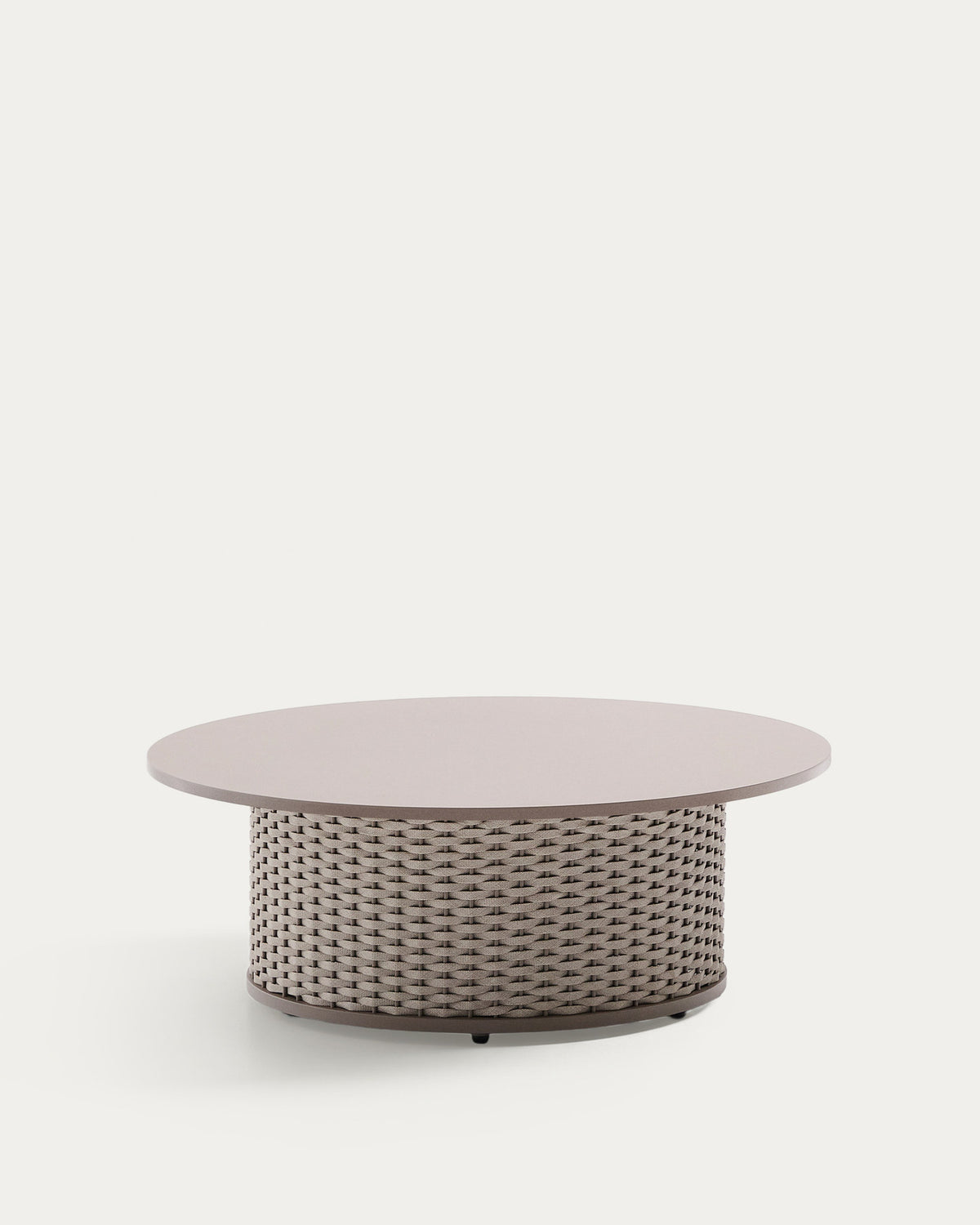Outdoor-Couchtisch Sedalis aus Aluminium und taupefarbenem Seil Ø99 cm in Taupe, Ecru präsentiert im Onlineshop von KAQTU Design AG. Loungetisch ist von Kave Home