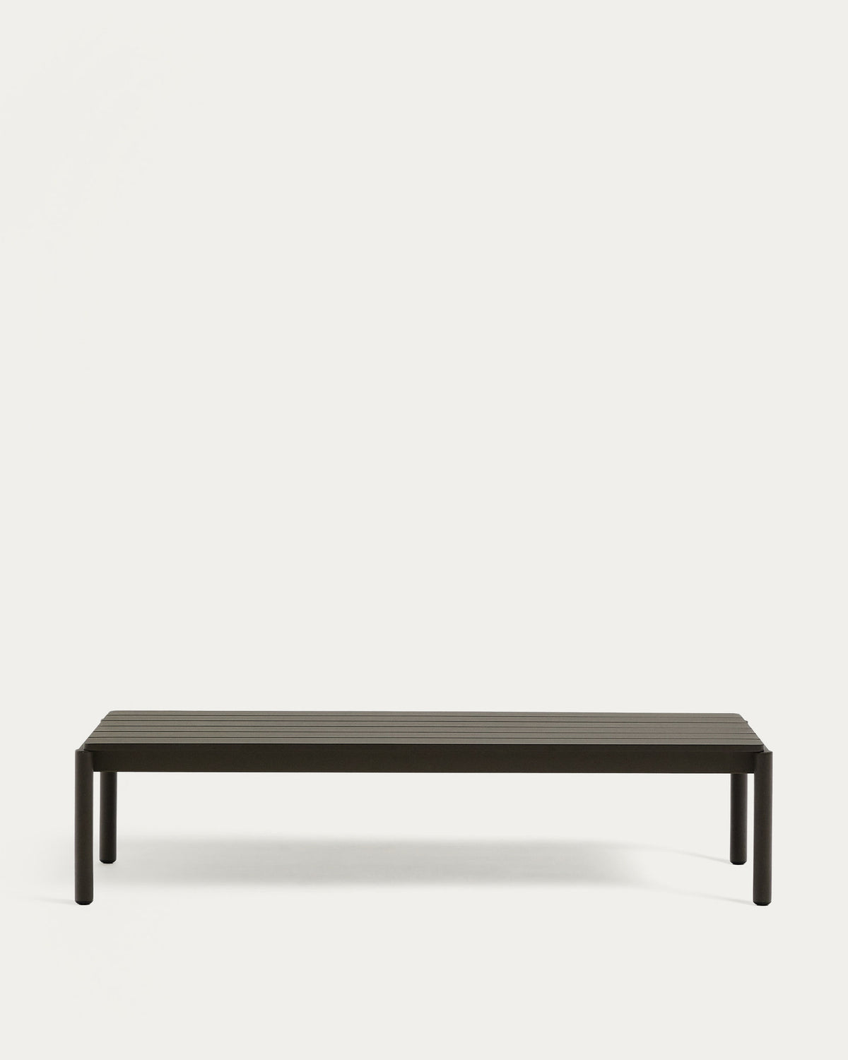 Couchtisch Sorells aus grünem Aluminium 63 x 144,6 cm in Khaki präsentiert im Onlineshop von KAQTU Design AG. Loungetisch ist von Kave Home
