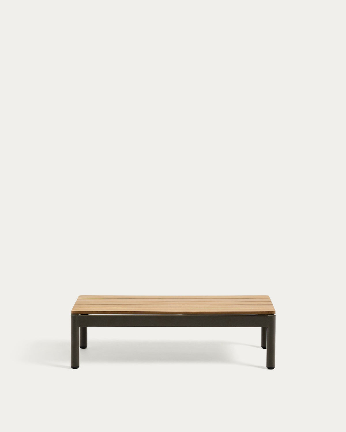 Couchtisch Sorells aus grünem Aluminium und Teakholz 52,4 x 91 cm FSC 100% in Khaki, Braun präsentiert im Onlineshop von KAQTU Design AG. Loungetisch ist von Kave Home