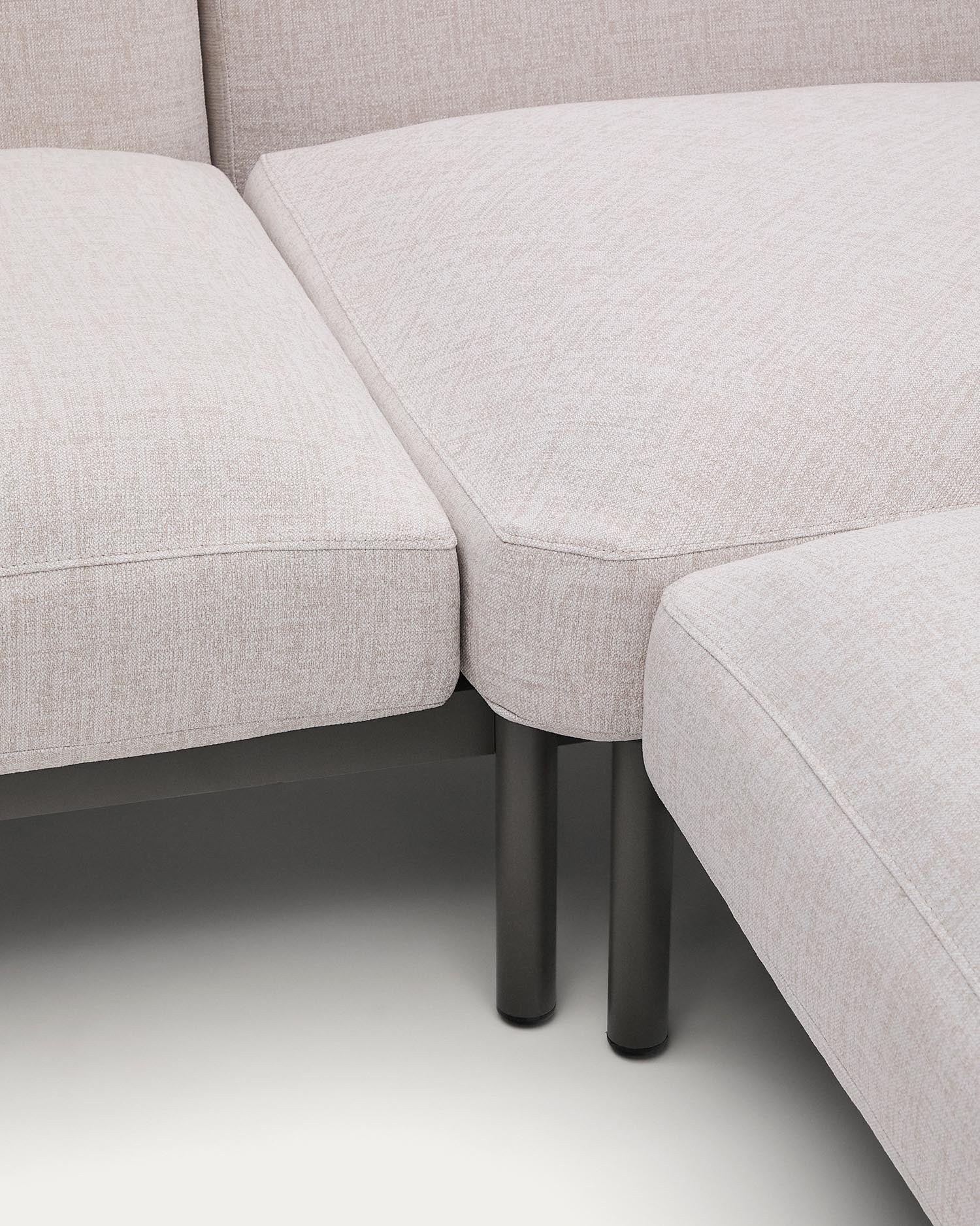 Gestalten Sie Ihre Terrasse mit dem modularen Outdoor-Ecksofa Sorells. 5 komfortable Sitzplätze, stilvolle beige Polsterung und robuste grüne Aluminiumstruktur.