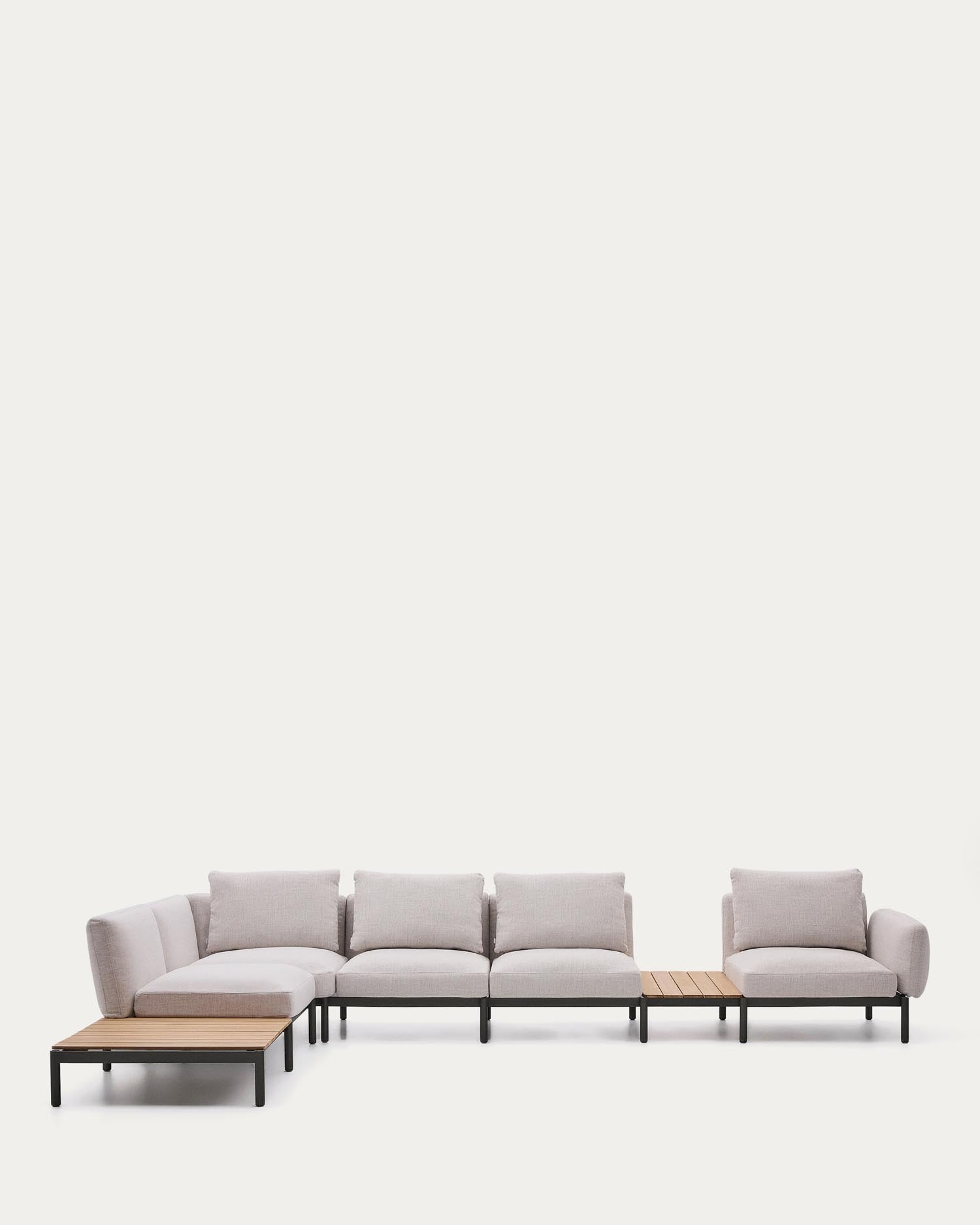 Entdecken Sie das elegante modulare Outdoor-Ecksofa Sorells mit 5 Sitzplätzen. Beigefarbene Polsterung und grüne Aluminiumstruktur vereinen Stil und Komfort.