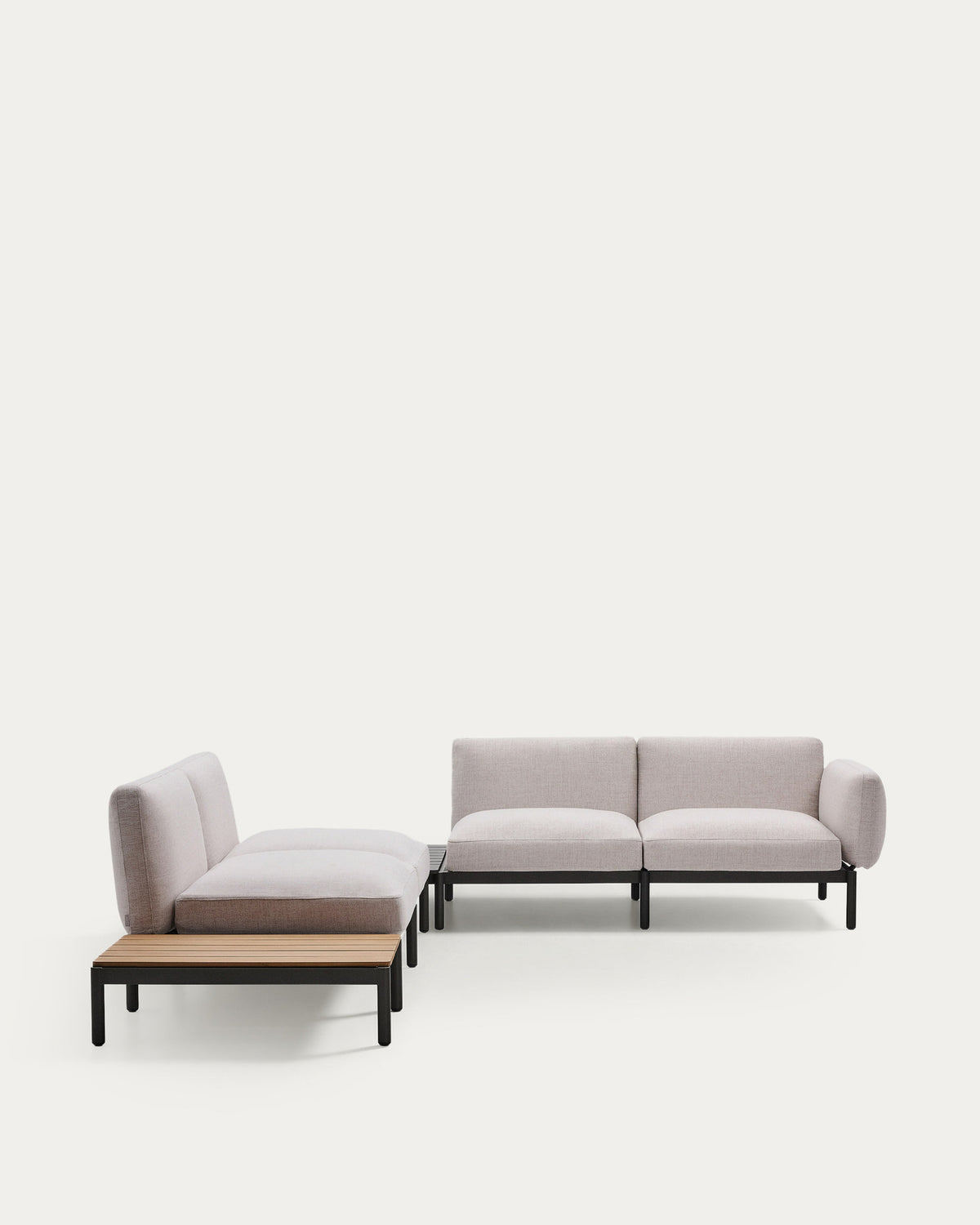 Modulares Outdoor-Ecksofa Sorells mit 4 Sitzplätzen mit beigefarbener Polsterung und grauem Aluminium, mit Tisch aus Teakholz, 353 x 316,5 cm, FSC 100 % in Beige, Graphit präsentiert im Onlineshop von KAQTU Design AG. Loungeset ist von Kave Home